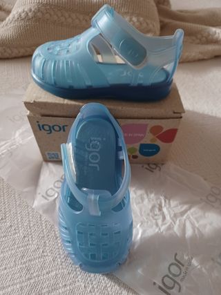 Sandalias piscina bebe Igor de segunda mano por 10 EUR en Pinto en WALLAPOP