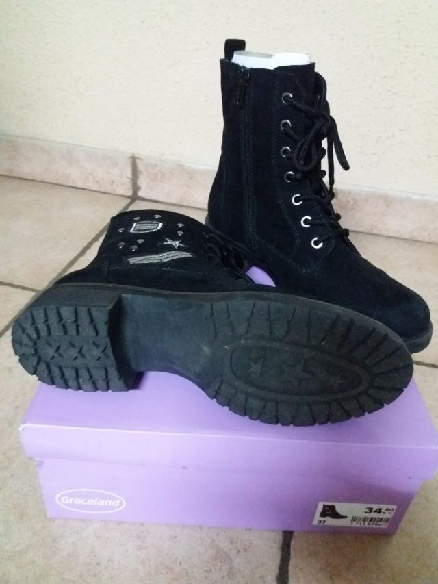 Botas de chica. Ante. Negras. Talla 37.