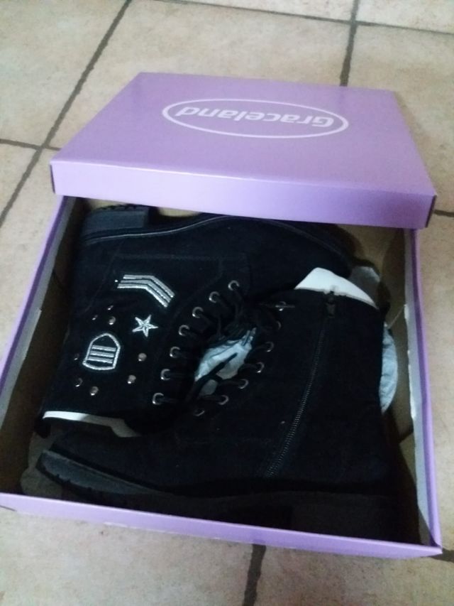 Botas de chica. Ante. Negras. Talla 37.