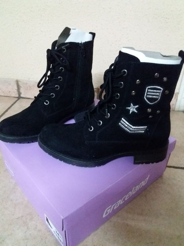 Botas de chica. Ante. Negras. Talla 37.