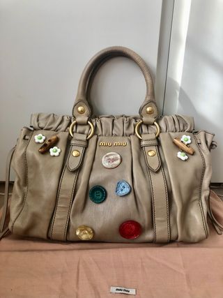 Bolso Miu Miu auténtico de segunda mano por 180 EUR en Santander en WALLAPOP