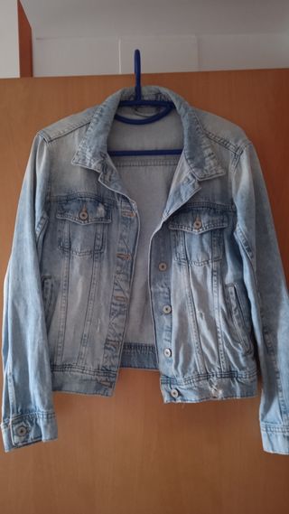Chaqueta vaquera Zara de segunda mano en Colmenar Viejo en WALLAPOP