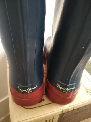 Botas katiuskas forradas de borreguillo t38 de segunda mano por 22 EUR en A  Coruña en WALLAPOP