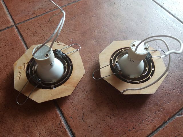 Lamparas empotrables de madera.