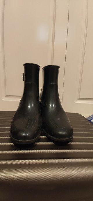 Katiuskas, botas de agua Bimba y Lola de segunda mano por 15 EUR en Sevilla  en WALLAPOP