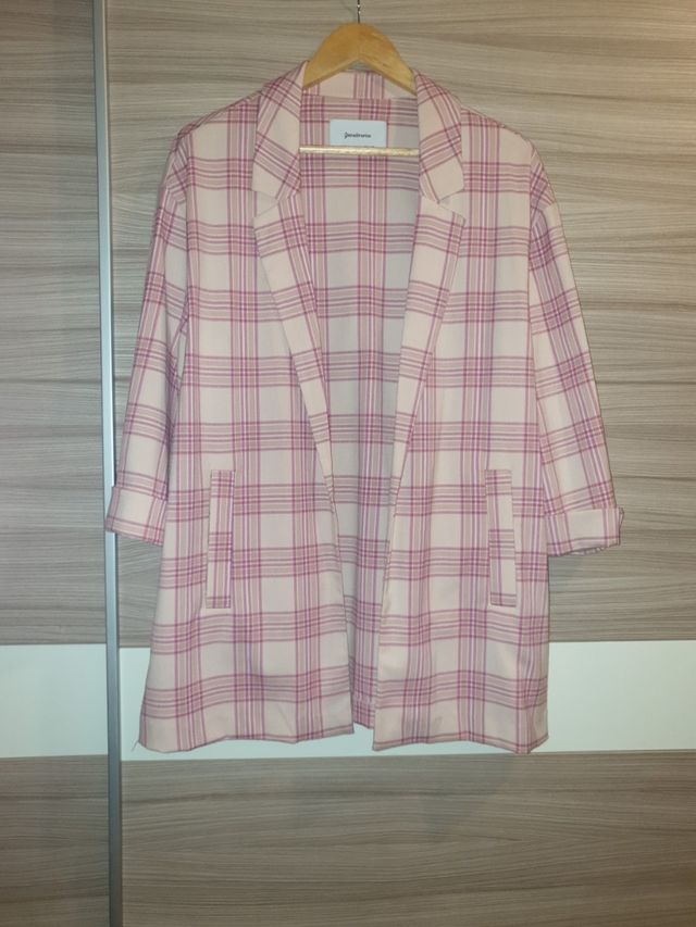 americana de cuadros en rosa