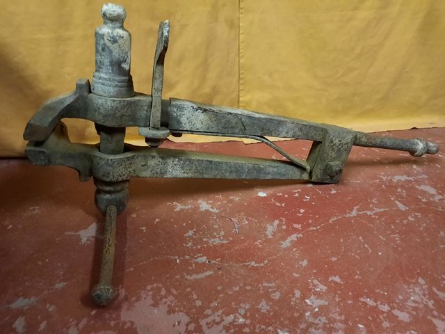 GRAN GATO TALLER ANTIGUO.TORNILLO HERRERO.MORDAZA