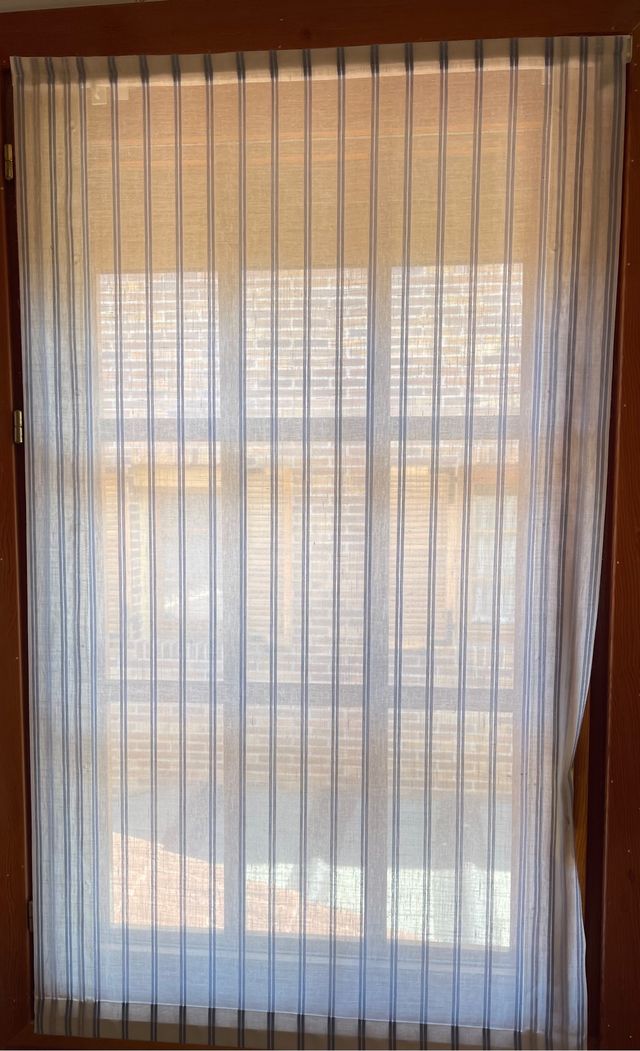 Cortinas y store rayas azules