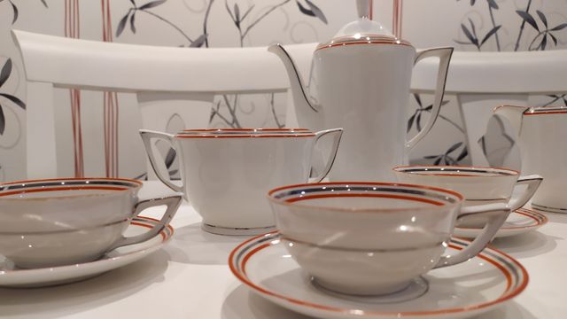 Juego de cafe plata y rojo Muy antiguo