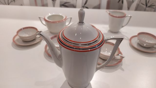 Juego de cafe plata y rojo Muy antiguo