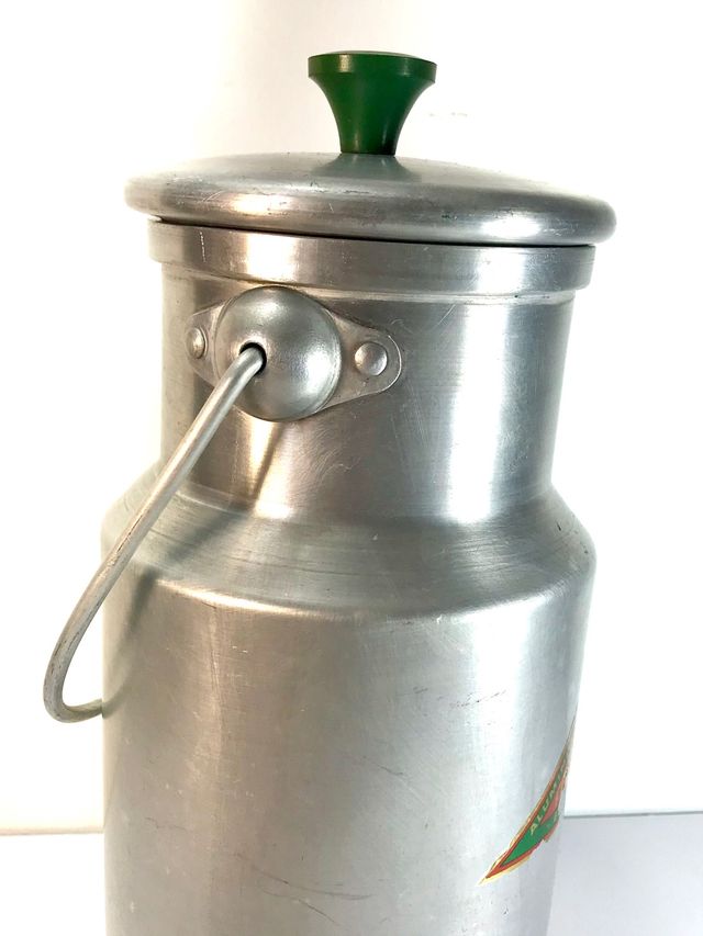 Antigua lechera de aluminio marca Alpur 