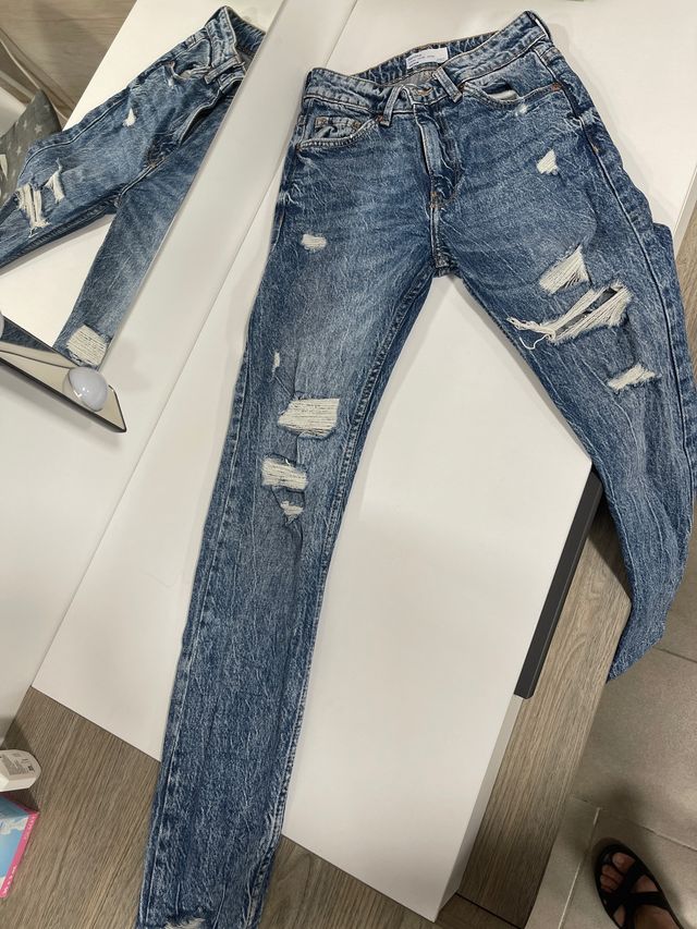 Pantalon tejano roto