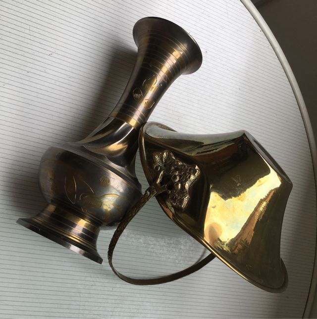 Cesta centro de mesa y jarrón bronce o latón