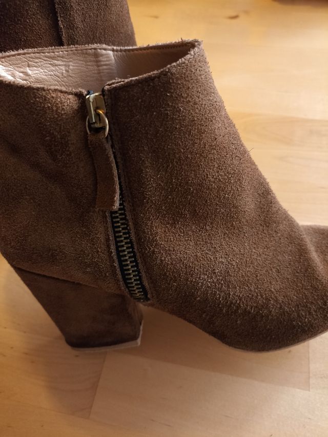 Botín 100 % piel por fuera y por dentro.