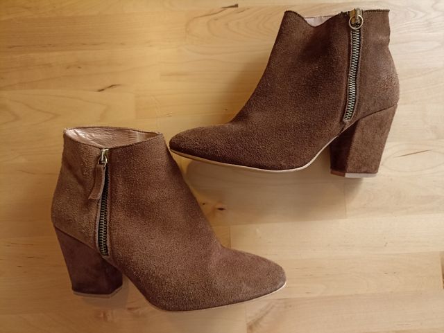 Botín 100 % piel por fuera y por dentro.