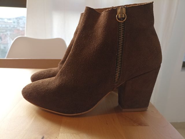 Botín 100 % piel por fuera y por dentro.