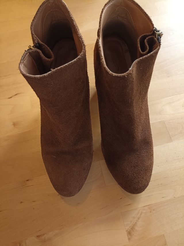 Botín 100 % piel por fuera y por dentro.