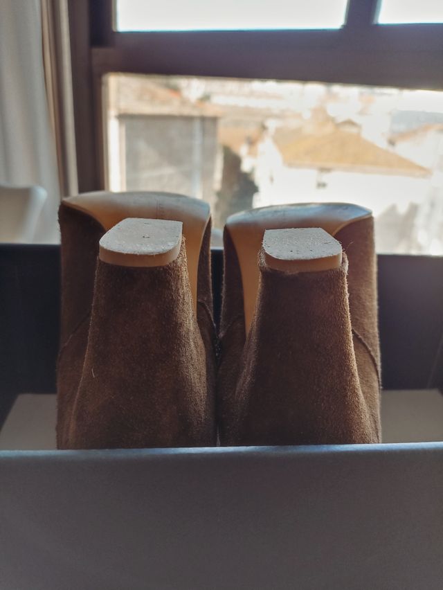 Botín 100 % piel por fuera y por dentro.