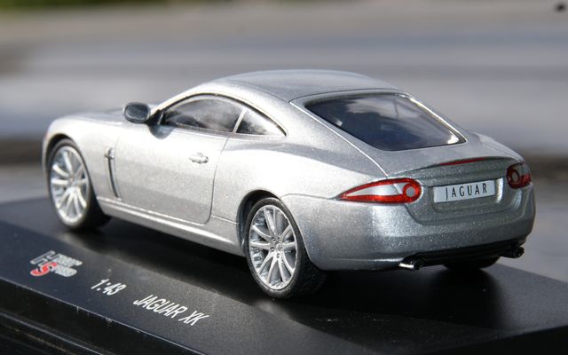 JAGUAR XK ESCALA 1:43 DE HIGH SPEED EN SU CAJA 