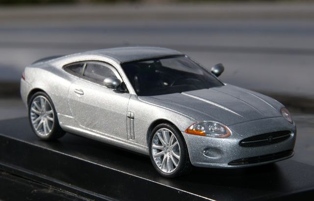 JAGUAR XK ESCALA 1:43 DE HIGH SPEED EN SU CAJA 
