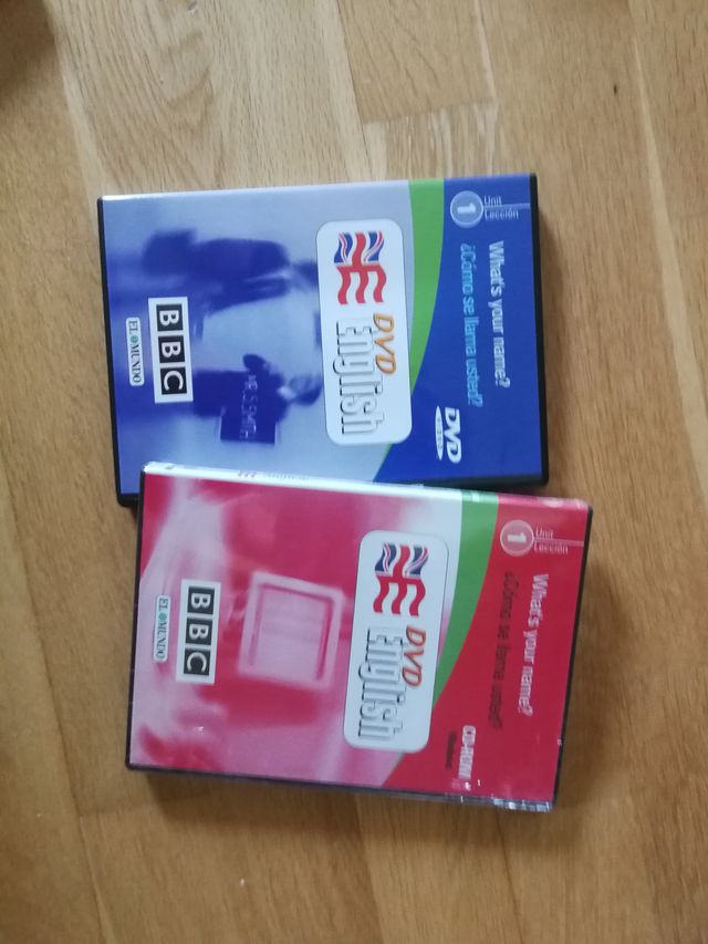 Curso de inglés; 30 DVDs y un CD ROM.