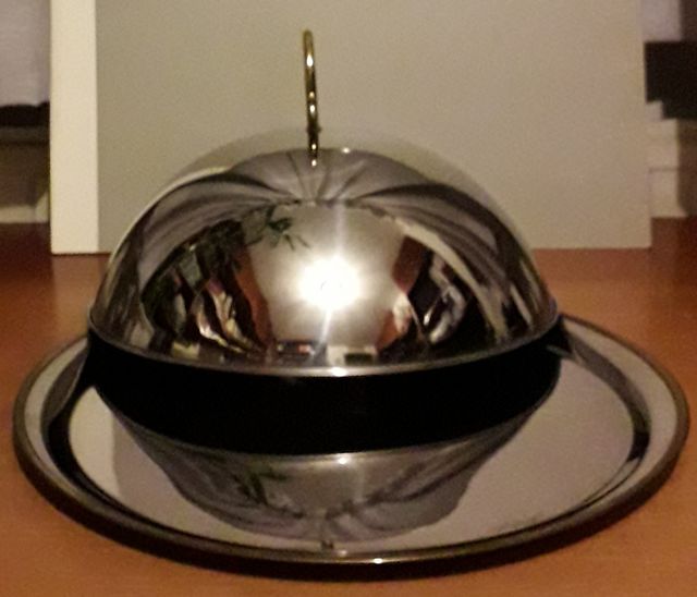 Bandeja para servir, con tapa.