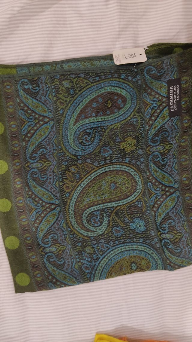 Conjunto de 2 pashminas nuevas y collar bisuteria