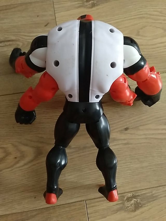 Muñeco CuatroBrazos Ben10