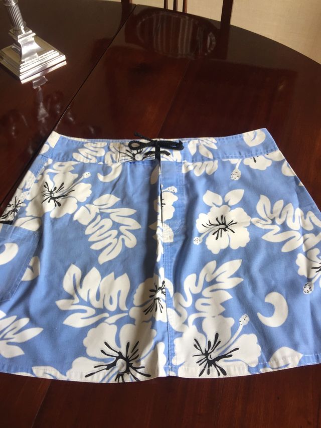 Minifalda de flores azul y blanca