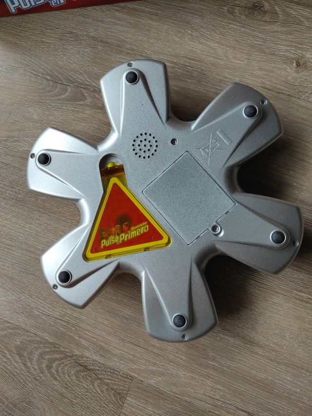 juego de mesa "pulsa el primero"