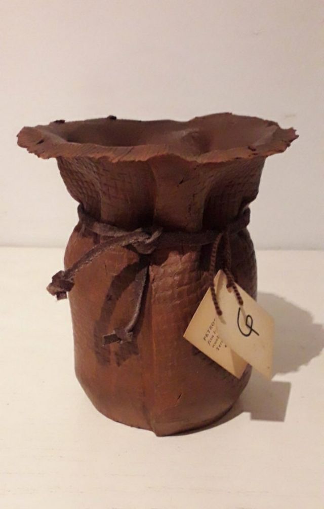 Florero artesanal en terracota. Diseño Petrocelli.