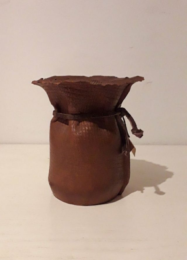 Florero artesanal en terracota. Diseño Petrocelli.