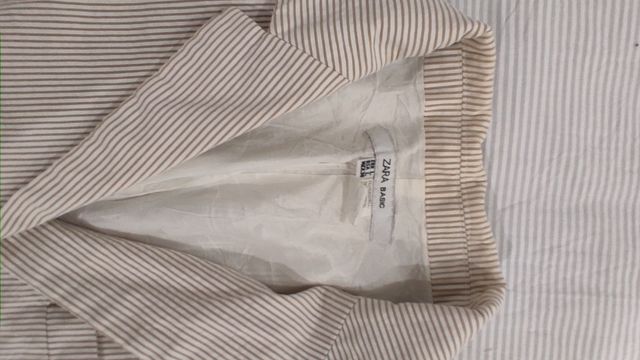 Americana entallada de listas beige y blancas