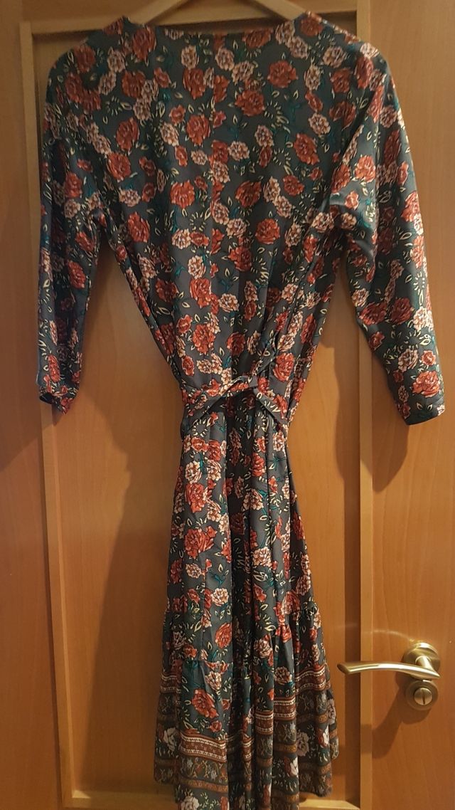 vestido estampado cruzado