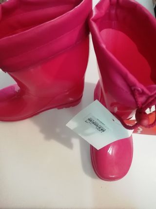 Botas agua freestyle t27 de segunda mano por 7,5 EUR en Gandía en WALLAPOP