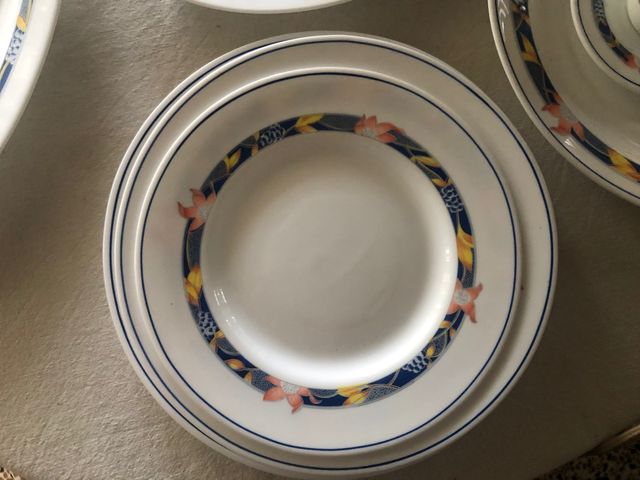 Vajilla marca Harmonia. 