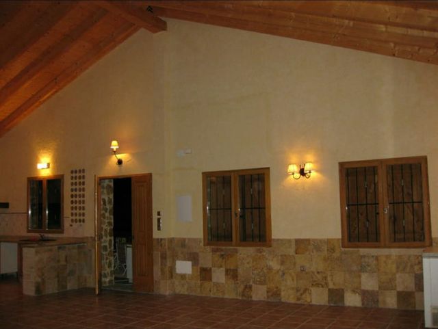 Chalet con parcela de 5000 metros cuadrados.