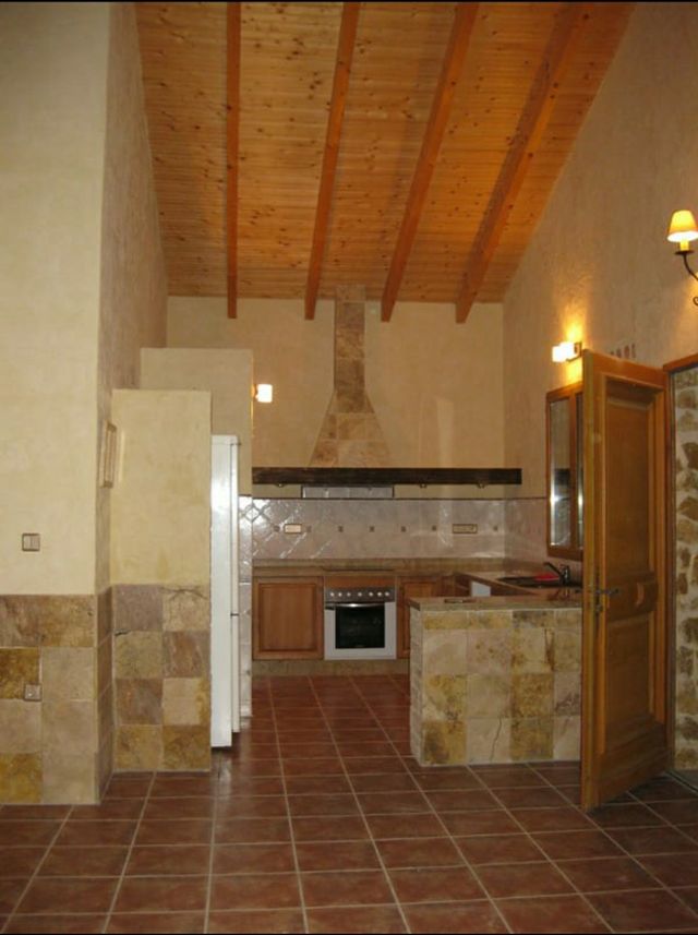 Chalet con parcela de 5000 metros cuadrados.