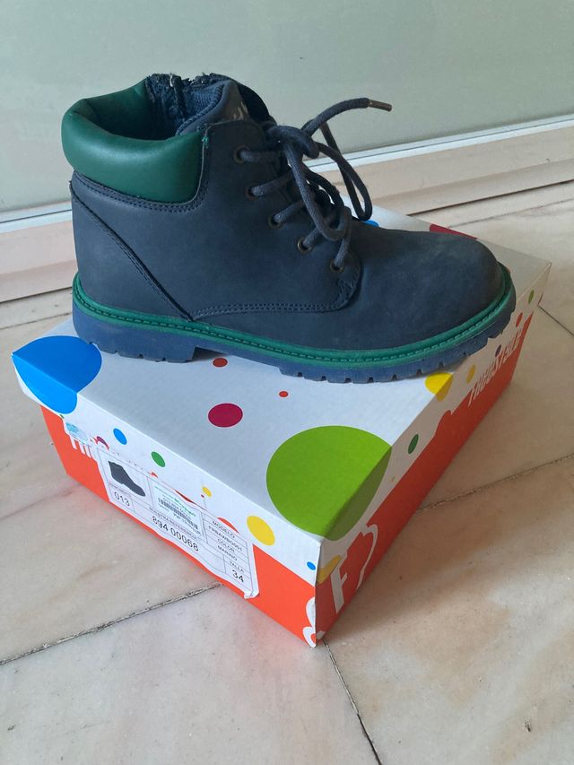 Botas azul marino. Número de pie 34.