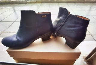 Botín mujer Goretex. Marca Clarks de segunda mano por 25 EUR en Barakaldo  en WALLAPOP