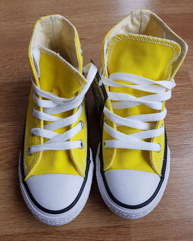 num. 28 y num. 28.5. CONVERSE bota