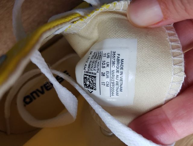 num. 28 y num. 28.5. CONVERSE bota