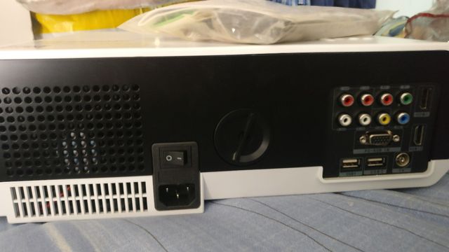 NUOVO PROIETTORE LED DA 5200 LUMEN 