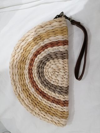 Bolso Abanico de Rafia de segunda mano por 8 EUR en Leganés en WALLAPOP