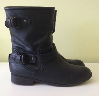 Botas moteras Bershka de segunda mano por 22 EUR en Ávila en WALLAPOP