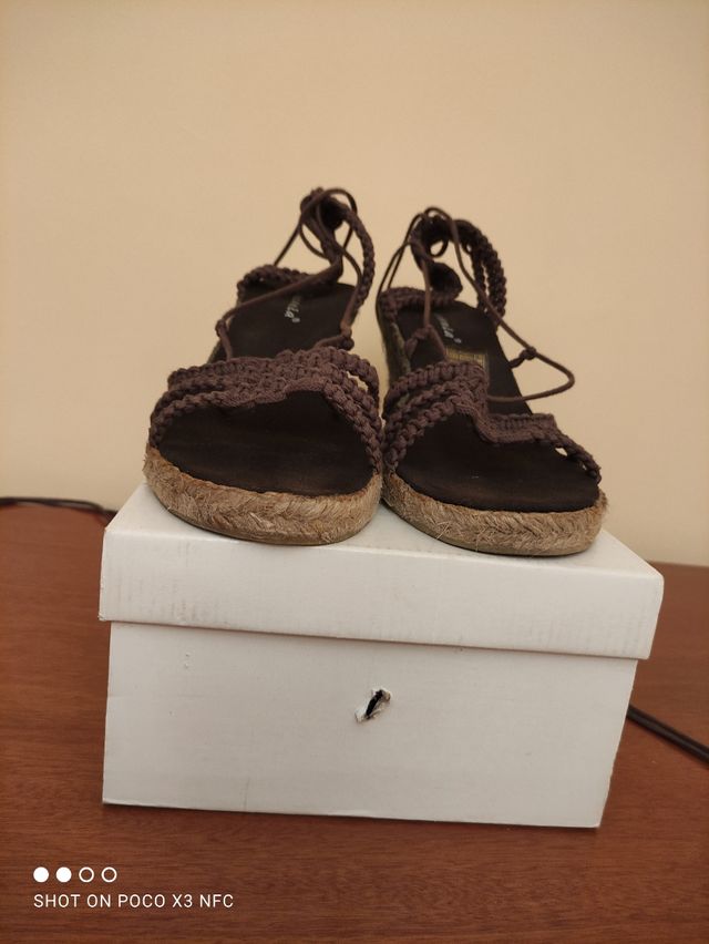 SANDALIAS/ ALPARGATAS MARRONES T40 NUEVAS