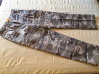 Pantalón camuflaje decathlon de segunda mano por 10 EUR en Madrid en  WALLAPOP
