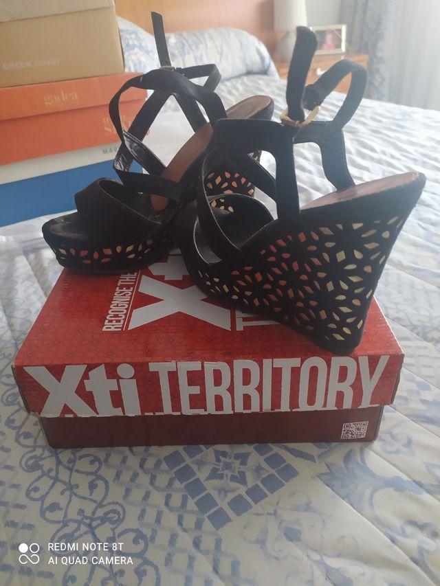 sandalias mujer adorno cuña marca Xti
