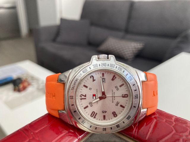 Reloj Tommy Hilfiger Naranja y Acero d'occasion pour 40 EUR in