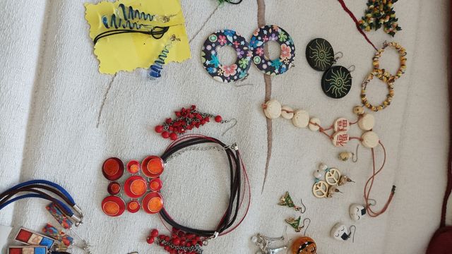 Conjuntos de pendientes y colgantes.